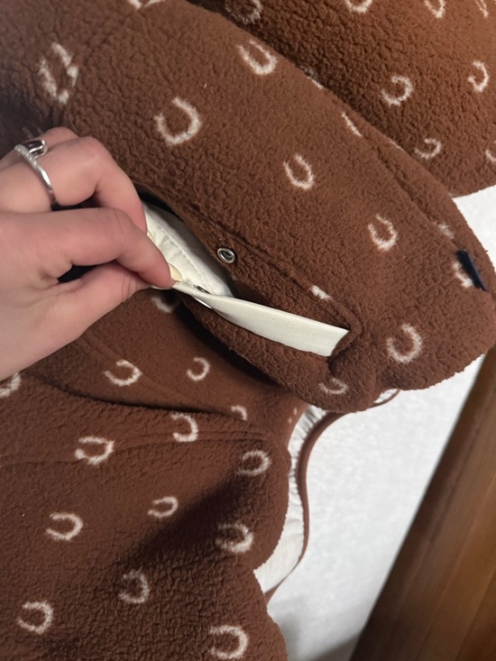 Cozy Brown Sherpa Jacket with White Horseshoe Print - Wrangler sherpa - Picture 9 of 10